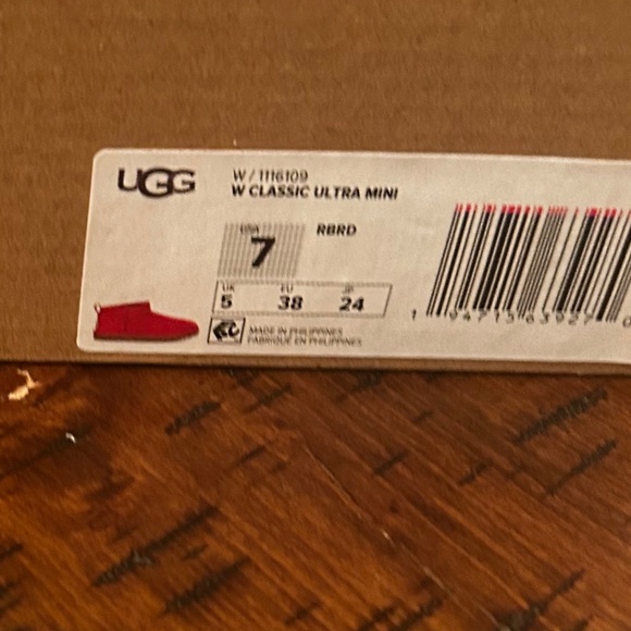 NWT Uggs minis (Red) - Picture 1 of 4